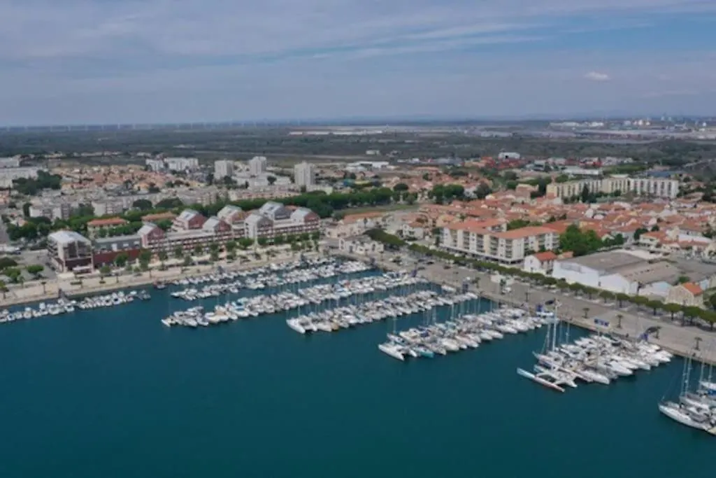 La Maison Rose Sur Le Port
