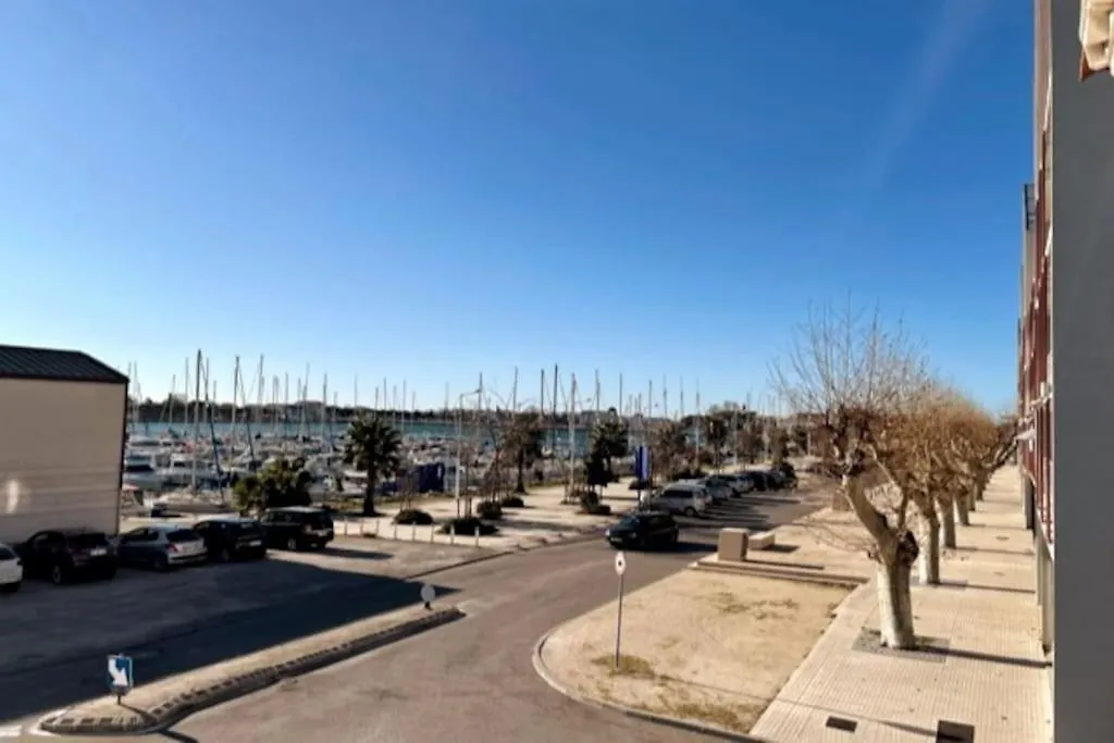 Holiday home La Maison Rose Sur Le Port